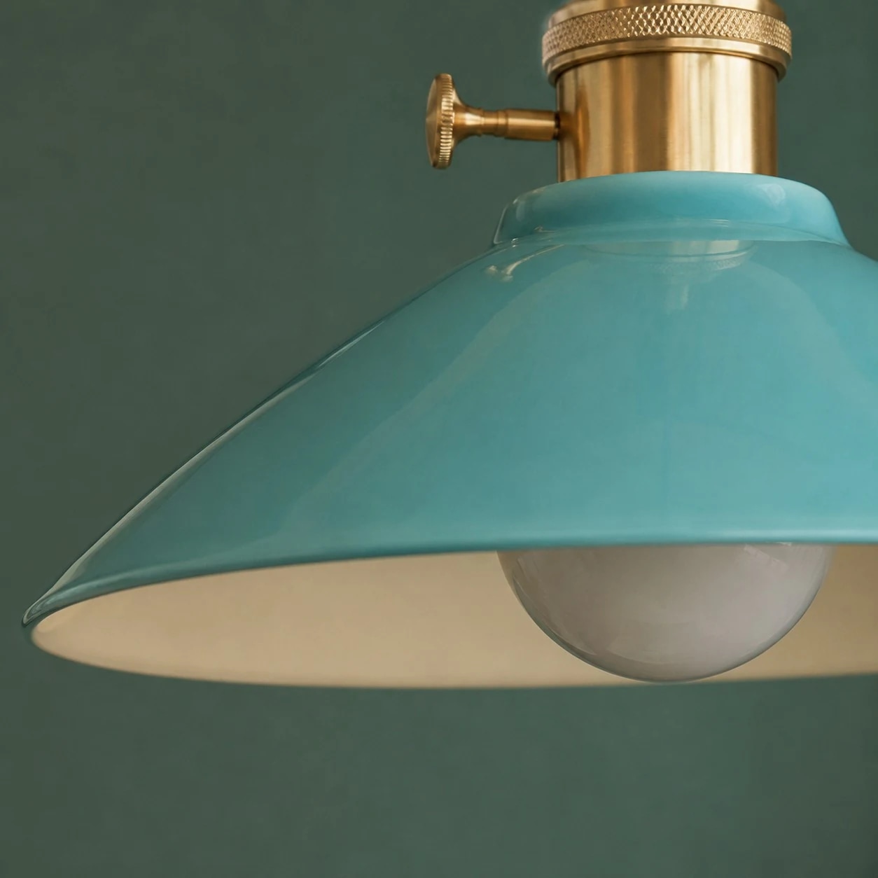 Ceramic shade underside and E27 socket detail