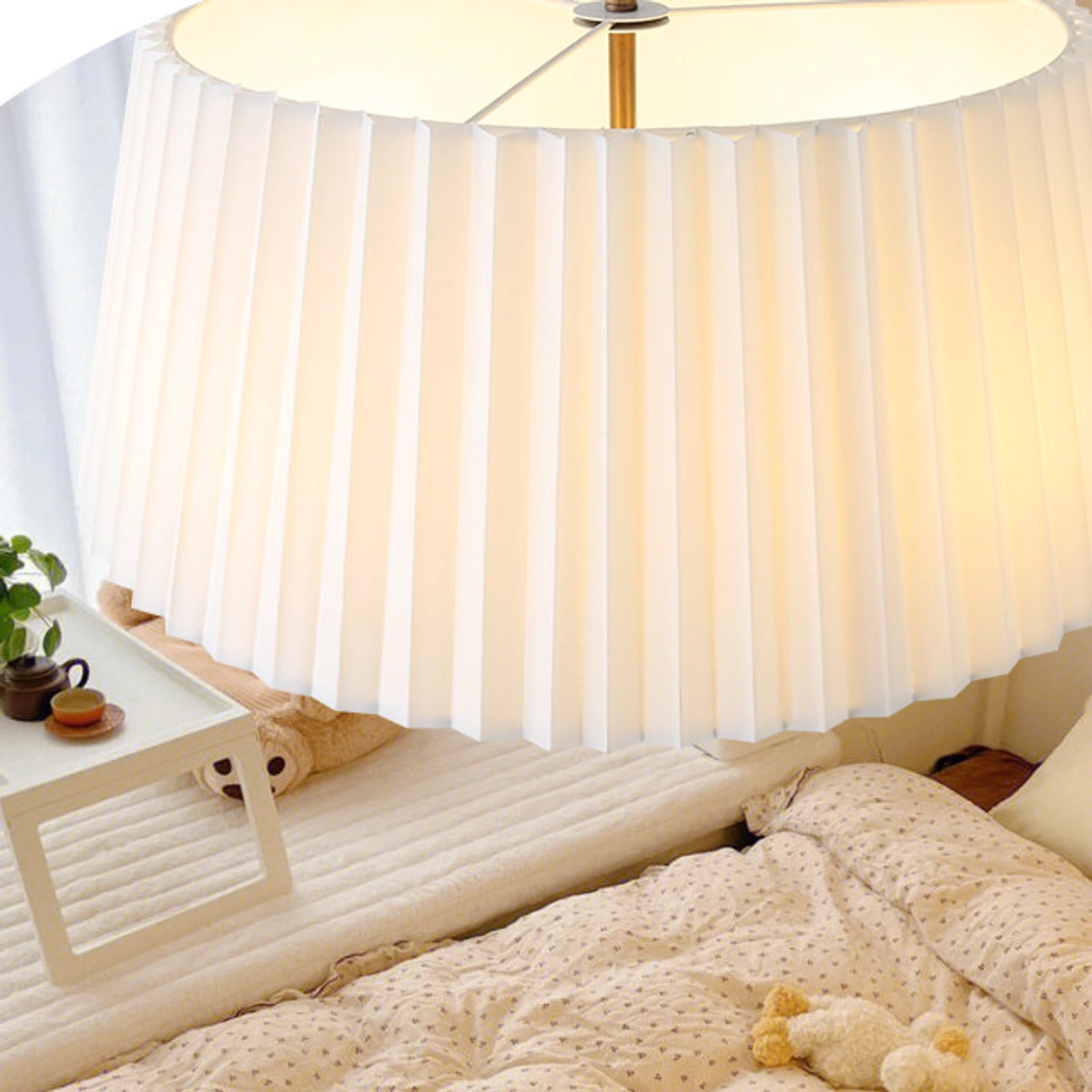 Lustre Tela présenté à l'échelle d'une chambre