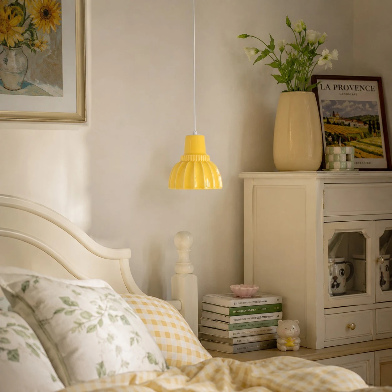 Suspension en ceramique dans une chambre confortable